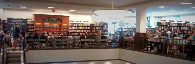 Crowd waiting for Christopher Paolini at B&N